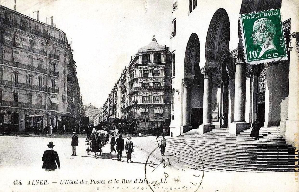 2393- Alger - Hotel des Postes et Rue d'Isly - 1924.jpg